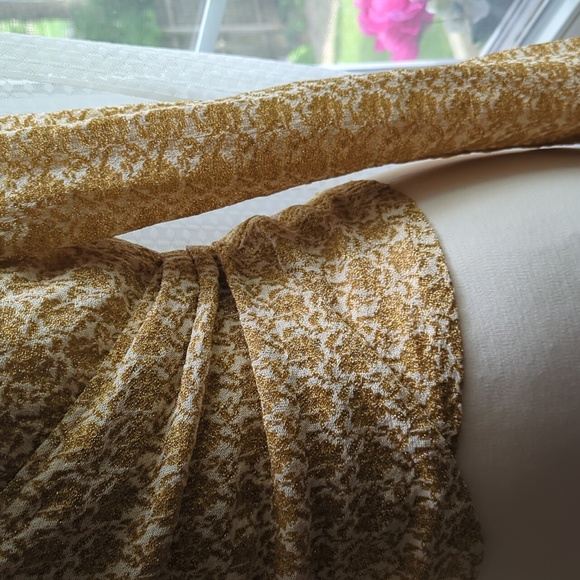 Gorgeous Golden Long Sleeves Wrap - Picture 4 of 7